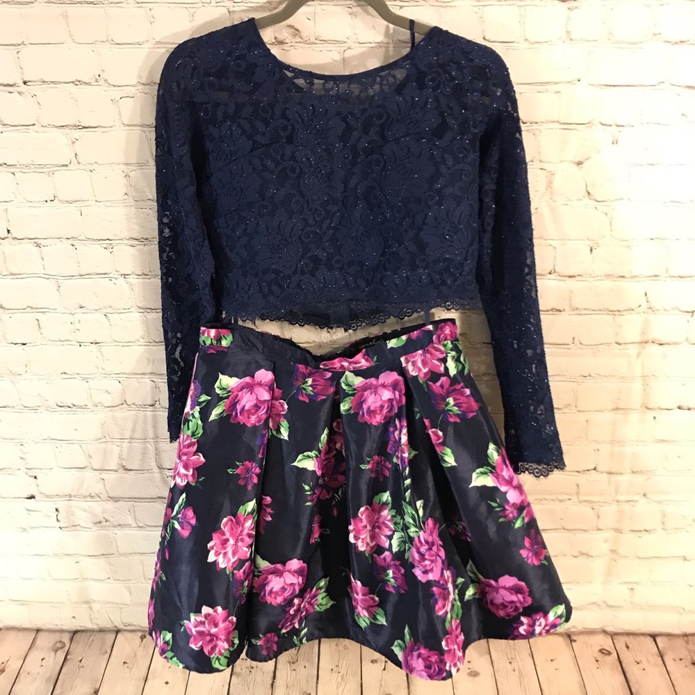 Sequin hearts 2 piece dress - Picture 2 of 6
